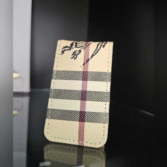 Magnetic Card/Bill Holder - Picture 5 of 5